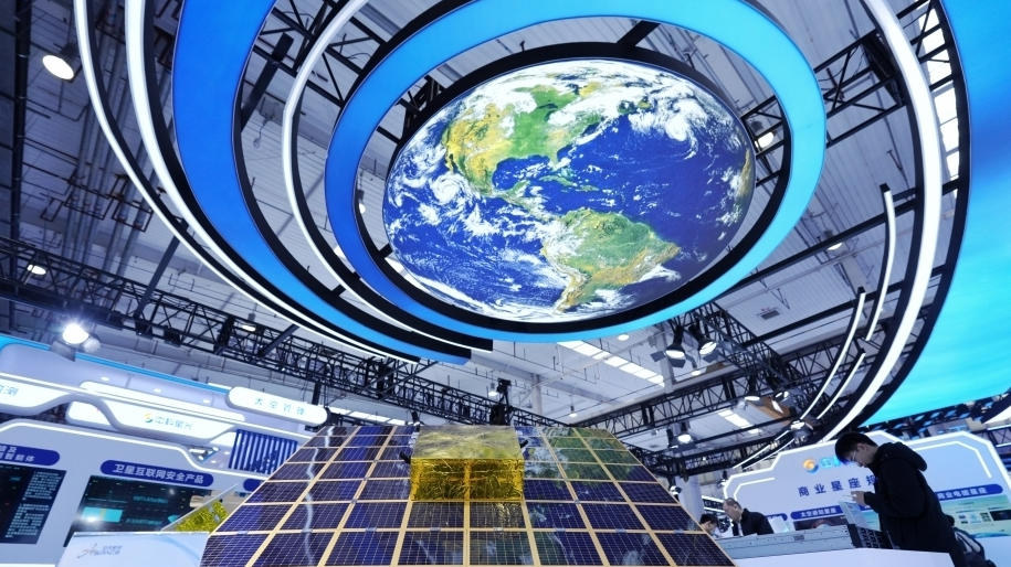 从北斗系统到青少年卫星手绘图 航天专家传递“航天梦”